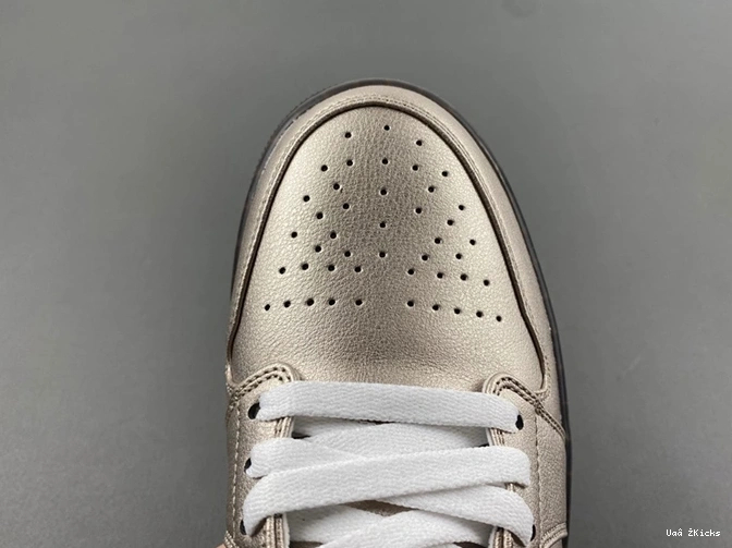 1 SE HQ3529-099 Classic Zinc Metallic 19 Jordan Low 0719